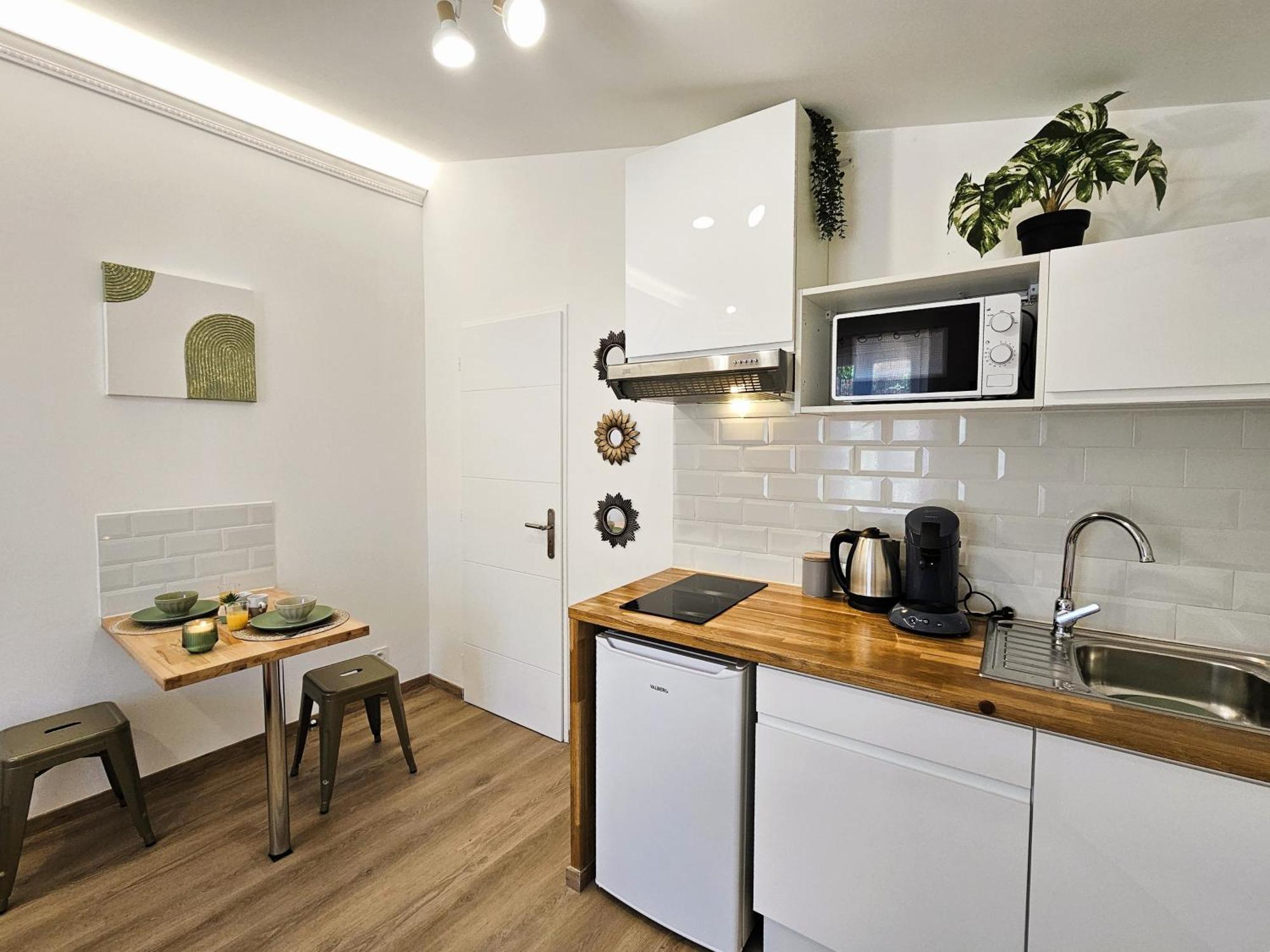 Tout Confort ! Ville, Climatisation, Parking, Wifi, Calme, Tv قرقشونه المظهر الخارجي الصورة